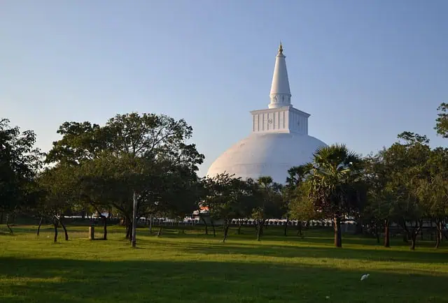 Ruwan Weli Seya Stupa In Anuradhapura - Things To Do In Sri Lanka