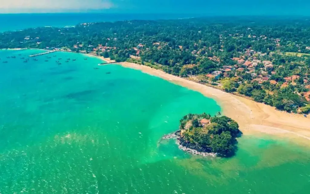7 Best Beaches For Surfing In Sri Lanka Weligama Beach - 7 Best Beaches For Surfing In Sri Lanka